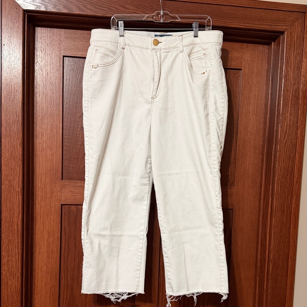 Democracy White Cropped Ankle Jeans
